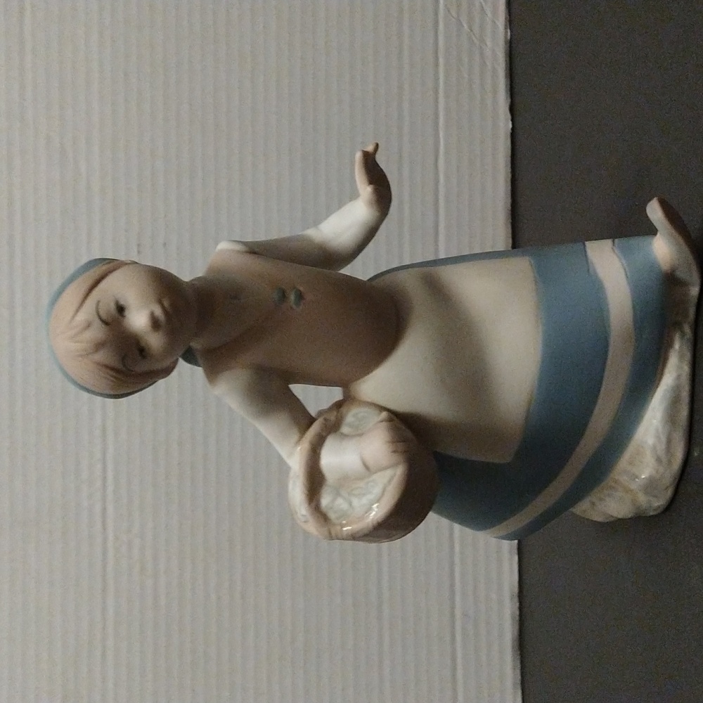 VGUC. Vintage Rex Valencia porcelain figurine.